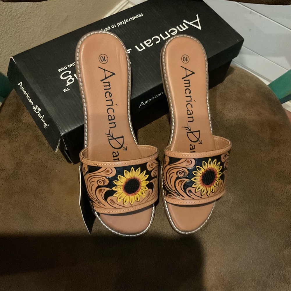 American Darling Hand Tooled Carved Sunflower Leather Slides Sandals Size 10 NWT